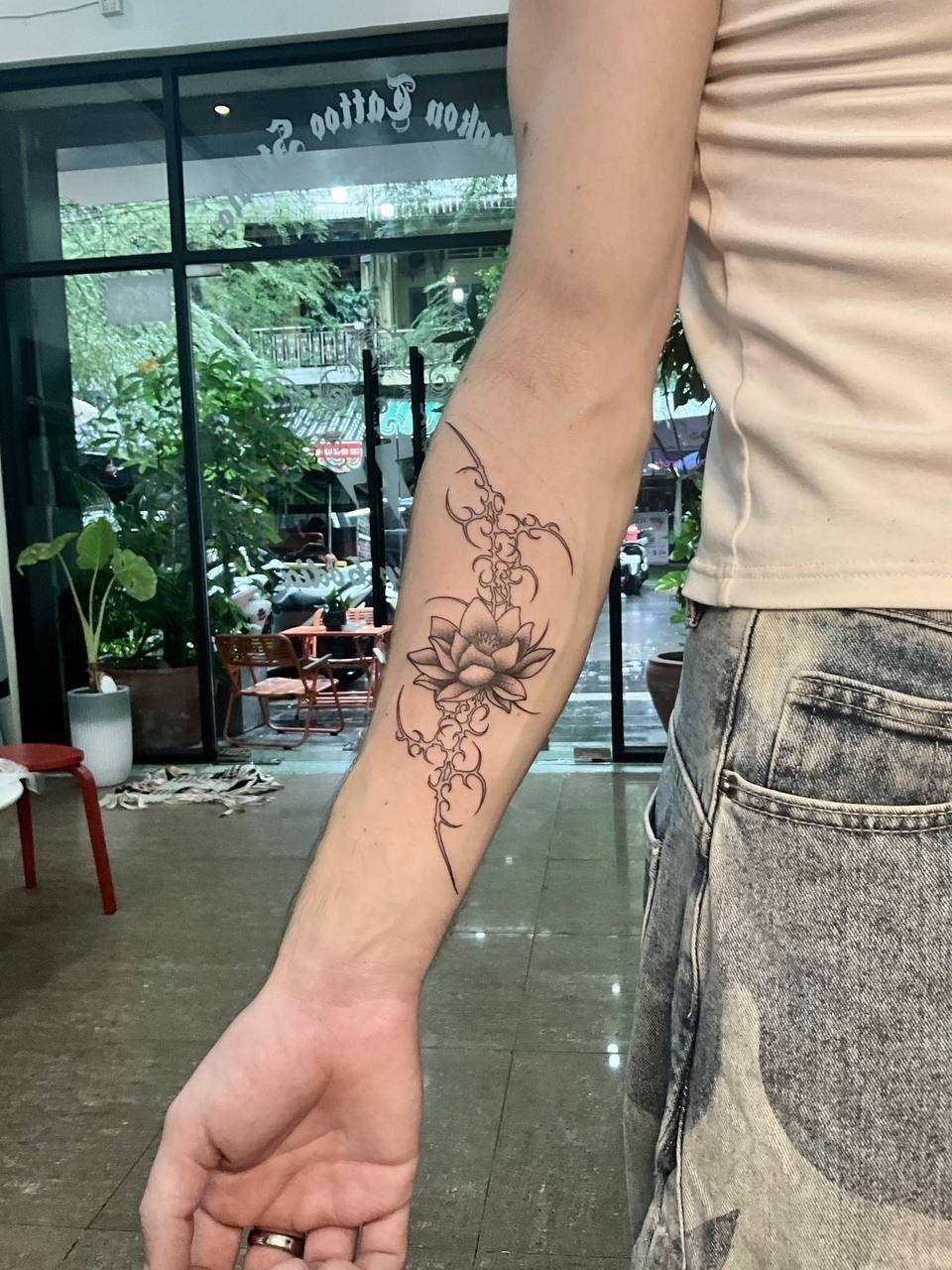 An elongated ornamental tribal design on the inner forearm. Tattoo by Edboi